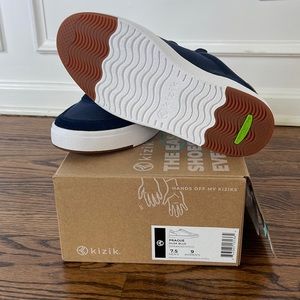 Kizik navy (dusk blue) size men’s 7.5/ women’s 9 NEW